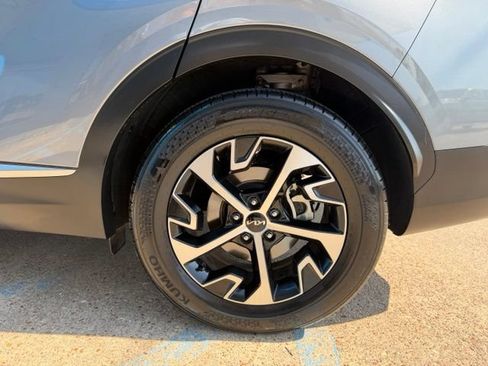Used 2025 Kia Sportage EX w/ Premium Package FWD image 5