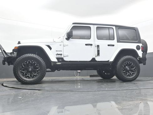 Used 2018 Jeep Wrangler Unlimited Sahara w/ Dual Top Group AWD/4WD image 27