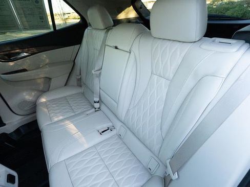 Used 2021 Buick Envision Avenir w/ Technology Package II image 28