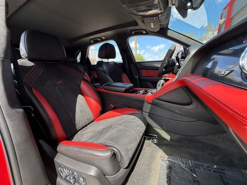 Used 2022 Bentley Bentayga image 24