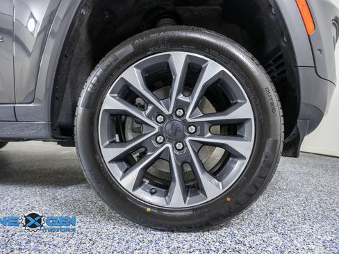 Used 2021 Jeep Grand Cherokee L Overland w/ Luxury Tech Group IV AWD/4WD image 44