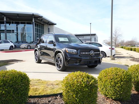 New 2026 Mercedes-Benz GLB 250 4MATIC image 1