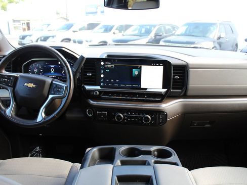 Used 2022 Chevrolet Silverado 1500 LT w/ Safety Package AWD/4WD image 13