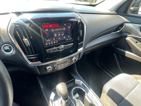 Used 2021 Chevrolet Traverse LS image 19