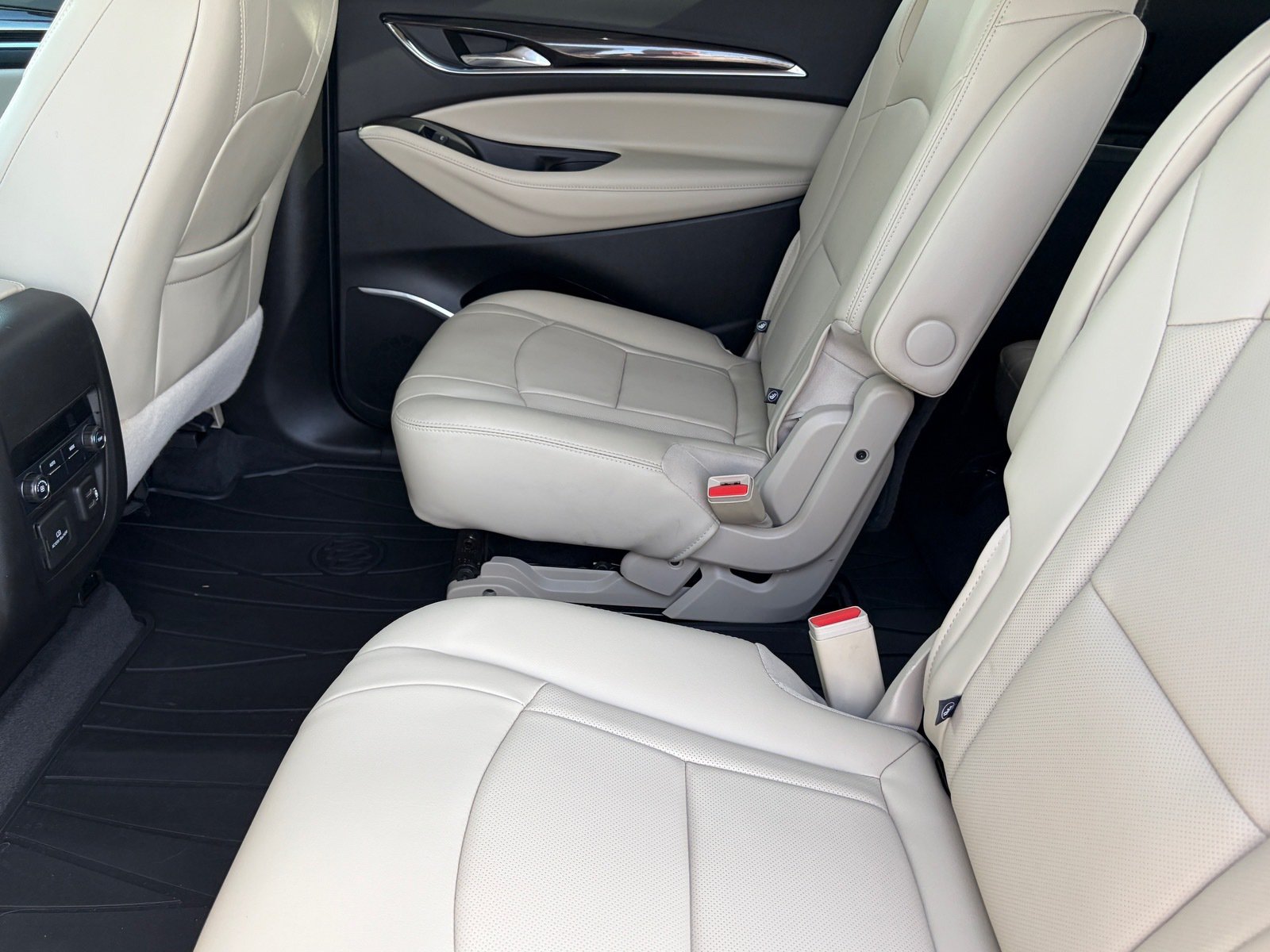 Used 2020 Buick Enclave Essence w/ Sound and Sites Package FWD image 13