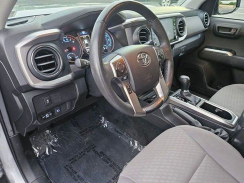 Used 2022 Toyota Tacoma SR5 w/ Technology Package AWD/4WD image 10