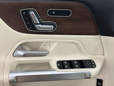 Used 2022 Mercedes-Benz GLB 250 4MATIC image 26