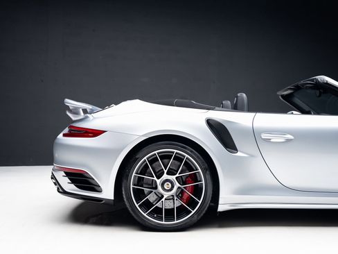 Used 2017 Porsche 911 Turbo image 40
