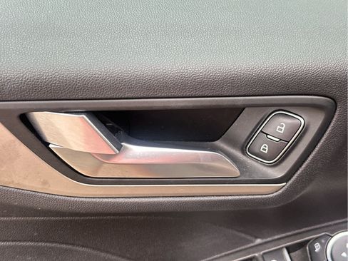 Used 2021 Ford Escape SE image 23