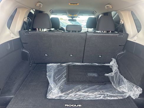 Certified 2024 Nissan Rogue SV image 31