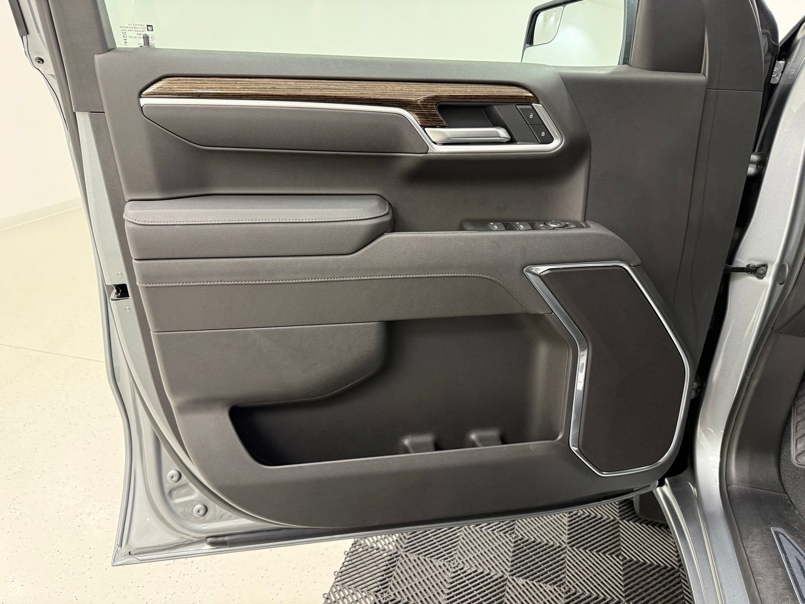 Used 2026 GMC Sierra 1500 SLE w/ Preferred Package RWD image 13