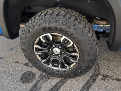 Used 2023 Chevrolet Silverado 1500 ZR2 image 15