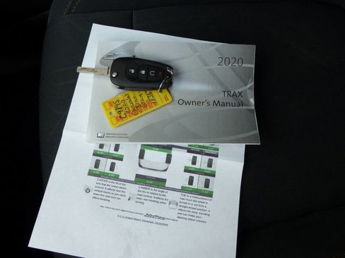 Used 2020 Chevrolet Trax LT image 35