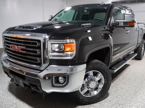 Used 2017 GMC Sierra 2500 SLT w/ Duramax Plus Package AWD/4WD image 34