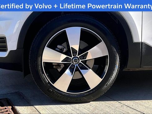 Used 2020 Volvo XC40 T5 Momentum w/ Protection Package Premier image 12