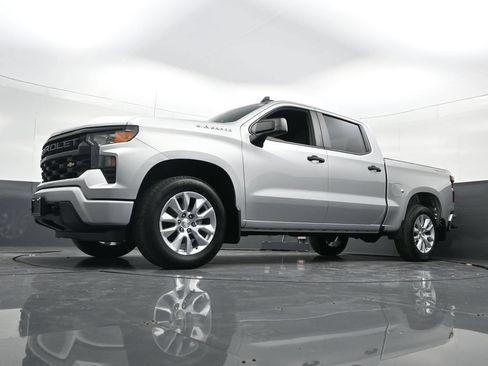 Used 2022 Chevrolet Silverado 1500 Custom AWD/4WD image 25