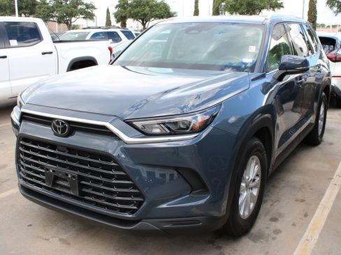 Used 2024 Toyota Grand Highlander AWD image 5