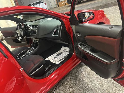 Used 2011 Dodge Avenger Heat FWD image 28