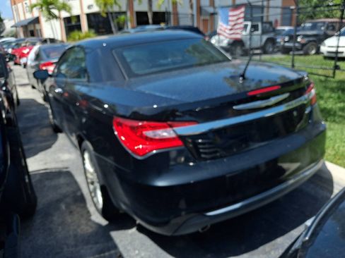 Used 2013 Chrysler 200 Limited FWD image 5
