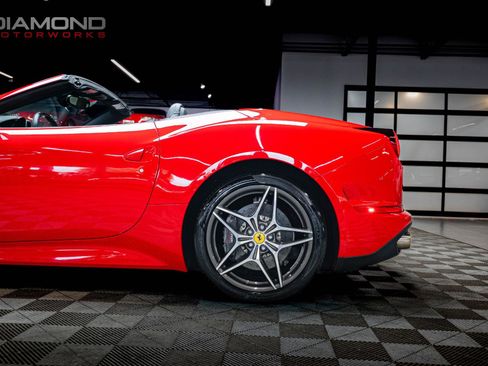 Used 2015 Ferrari California T image 11
