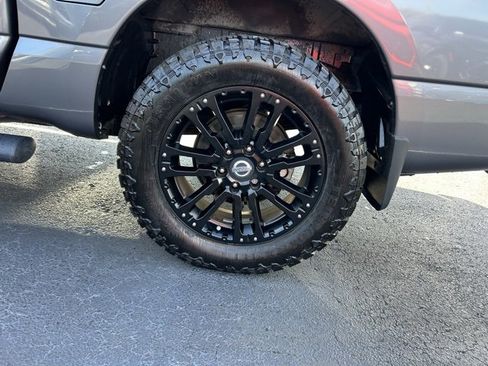 Used 2019 Nissan Titan SV w/ SV Convenience Package image 10