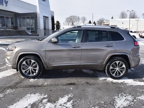 Used 2019 Jeep Cherokee Overland w/ Technology Group image 2