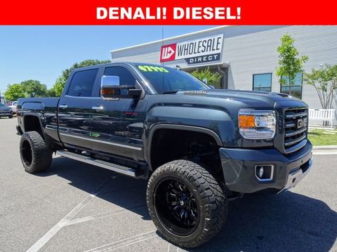 Used 2019 GMC Sierra 2500 Denali w/ Duramax Plus Package AWD/4WD image 1