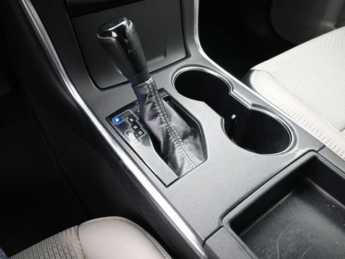 Used 2016 Toyota Camry SE image 7