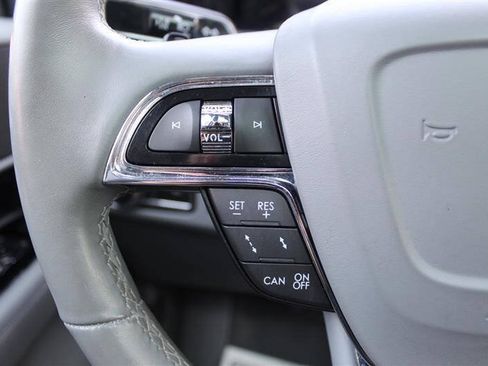 Used 2018 Lincoln Navigator Reserve w/ Technology Package AWD/4WD image 16