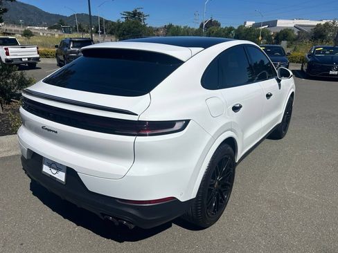 Used 2024 Porsche Cayenne Coupe AWD/4WD image 5