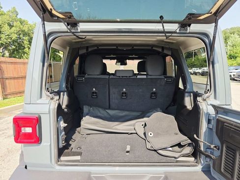 Used 2025 Jeep Wrangler Unlimited Sahara AWD/4WD image 14