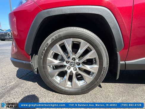 Used 2021 Toyota RAV4 XLE Premium image 10