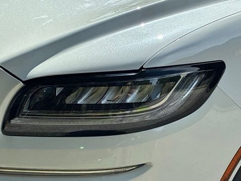 Certified 2022 Lincoln Nautilus Reserve FWD image 10