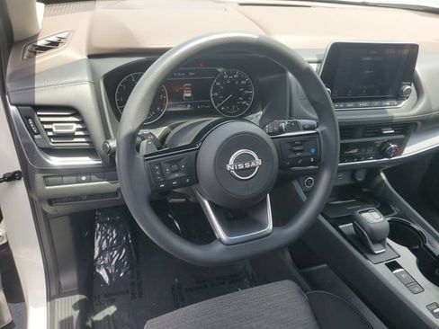 Used 2023 Nissan Rogue SV FWD image 15