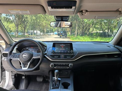 Used 2025 Nissan Altima 2.5 SV FWD image 28