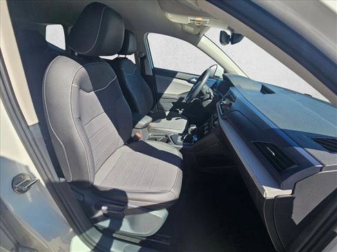 Used 2024 Volkswagen Taos SE image 16