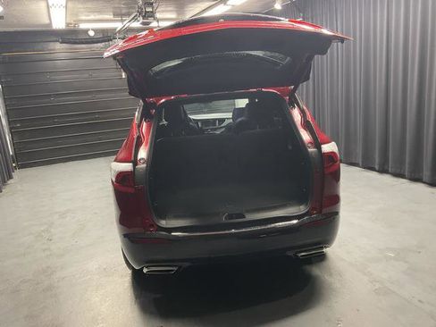 Used 2023 Buick Enclave Essence image 13