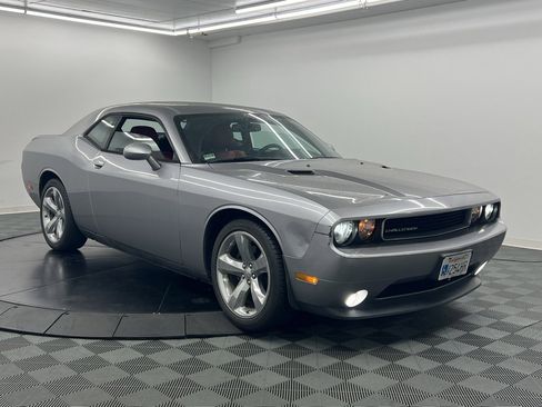 Used 2014 Dodge Challenger SXT Plus image 2