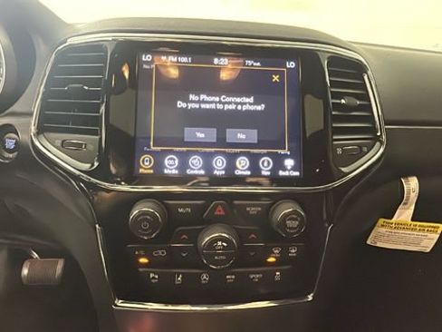 Used 2020 Jeep Grand Cherokee Altitude AWD/4WD image 24