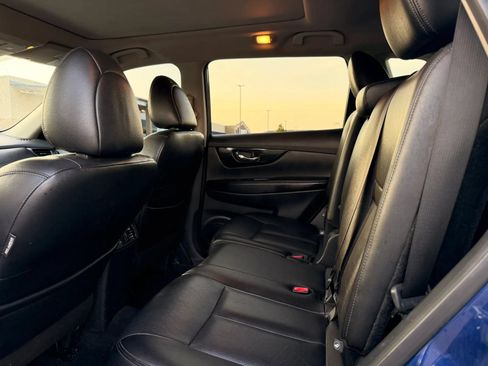 Used 2019 Nissan Rogue SL w/ Premium Package FWD image 12