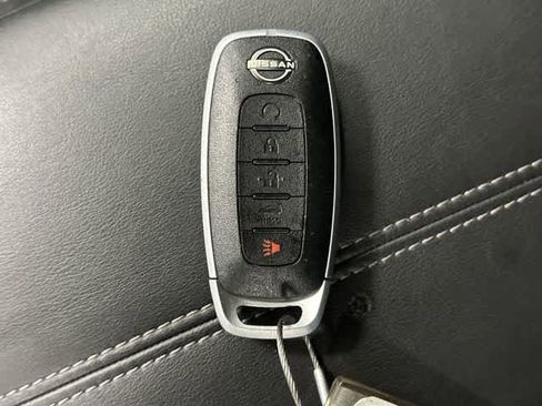 Used 2025 Nissan Pathfinder SV FWD image 31