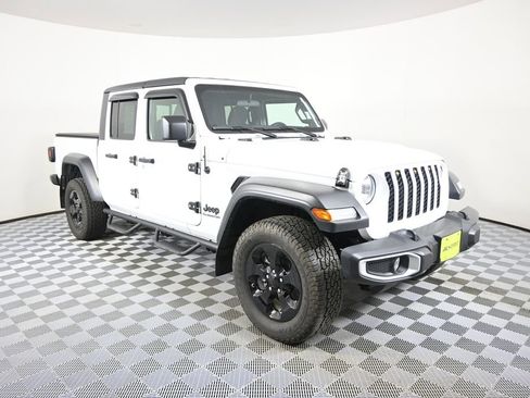 Used 2021 Jeep Gladiator Sport w/ Trailer Tow Package AWD/4WD image 10