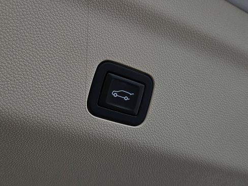 Certified 2024 Cadillac Escalade Sport Platinum image 33