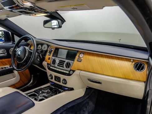 Used 2017 Rolls-Royce Wraith RWD image 18