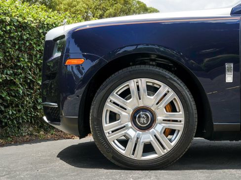 Certified 2022 Rolls-Royce Cullinan w/ Cullinan Package AWD/4WD image 11