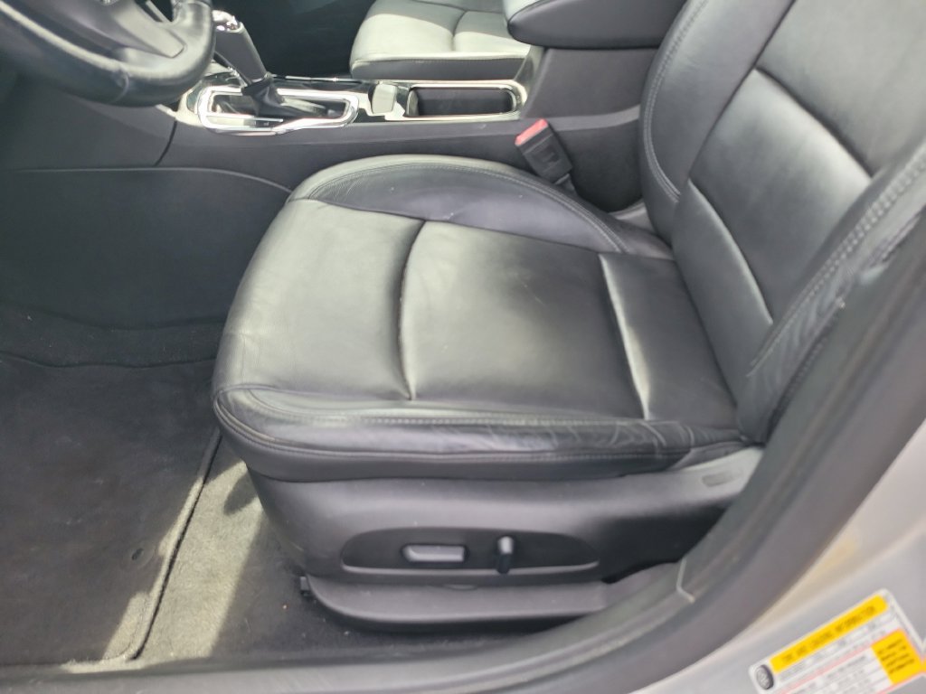 Used 2018 Chevrolet Cruze Premier FWD image 18
