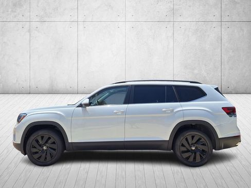 Used 2025 Volkswagen Atlas SE w/ Panoramic Sunroof Package image 8