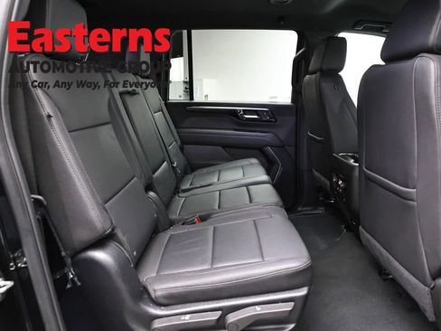 Used 2025 Chevrolet Suburban Z71 AWD/4WD image 25