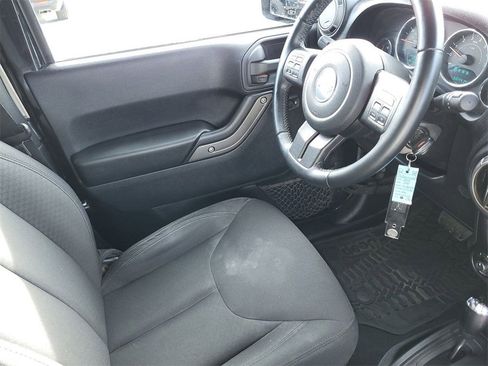 Used 2016 Jeep Wrangler Sport image 15