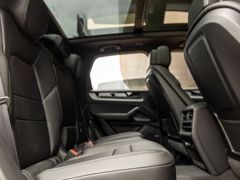 Certified 2026 Porsche Cayenne AWD/4WD image 41
